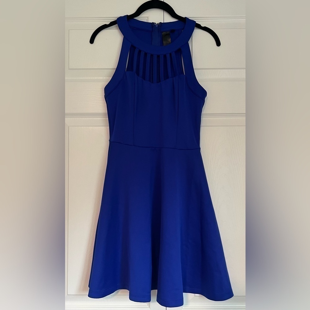 Tractr blue sleeveless cocktail dress with neck cutout (Juniors 5)